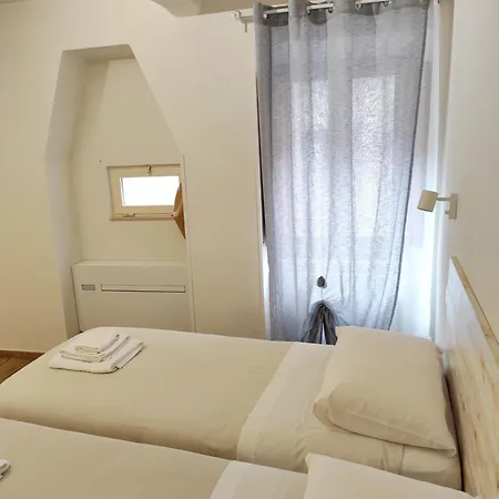 206 Cavour House Apartmán *