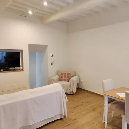 206 Cavour House Apartmán *